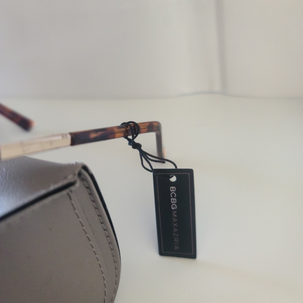 BCBGMaxAzria Tortoise Shell Aviator Sunglasses NWT - image 4